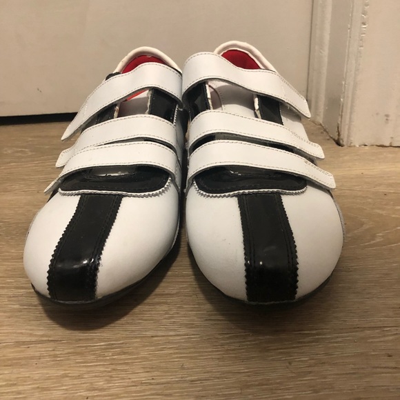 Nike ladies Velcro running shoes athletic sneakers size 12 - Picture 2 of 7